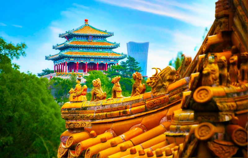 摄图网_701175041_故宫宫殿建筑与北京樽高楼交融(企业商用).jpg