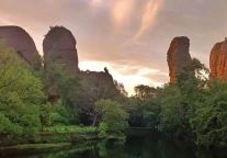 春假遛娃首选！在龟峰，把地理书上的丹霞地貌“走”一遍，把春天的快乐“野”出来！