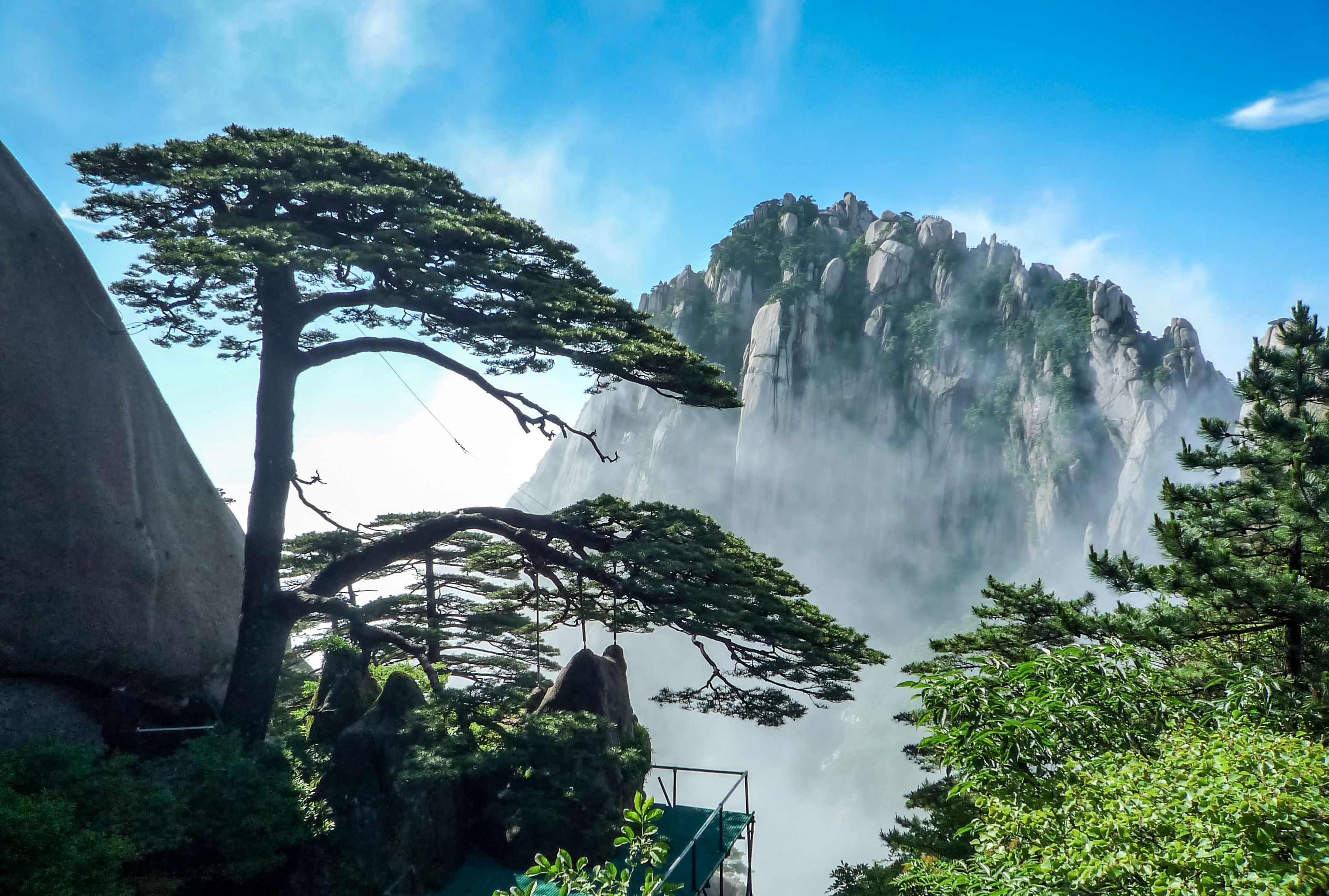 黄山旅游与黄山管委会签订东大门游客中心使用协议