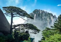 黄山旅游与黄山管委会签订东大门游客中心使用协议
