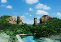 丹霞迎青年，镜头绘龟峰｜2026上饶青年主播培训班走进龟峰景区开展实景实训