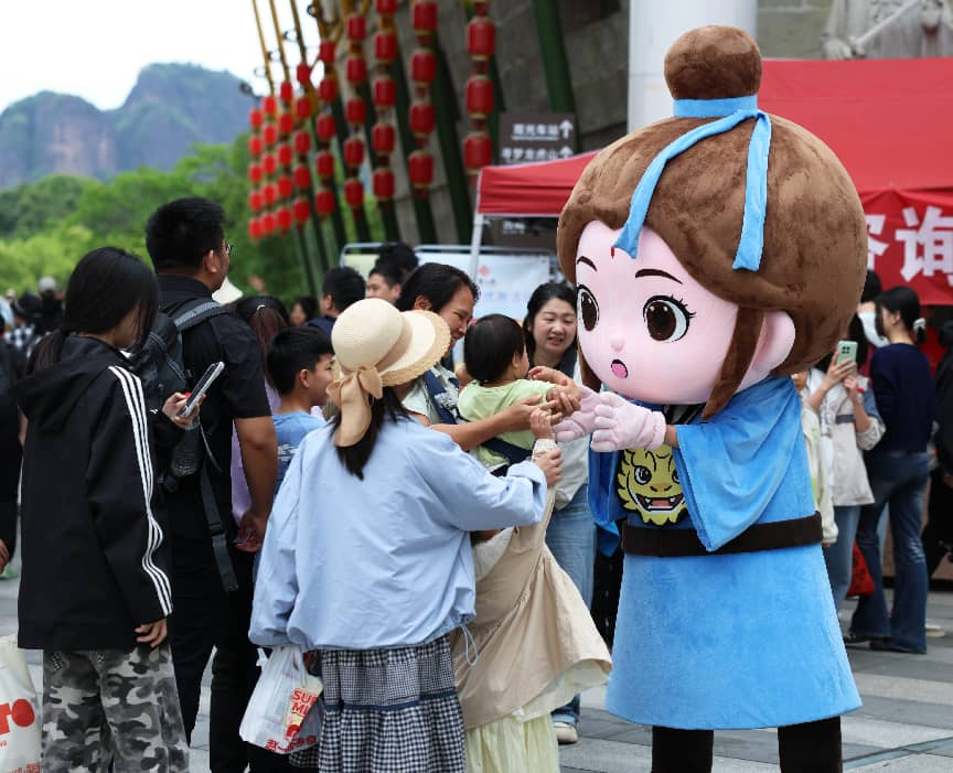 图片3精细服务提质效 暖心赋能优化游园体验.png