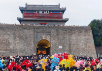放假总要奔赴一场人山人海！山海关景区幸福感一键超标