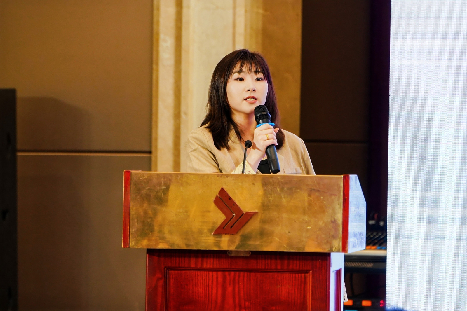 联美科技徐宁蔚：智能床垫为酒店开辟收益第二增长曲线