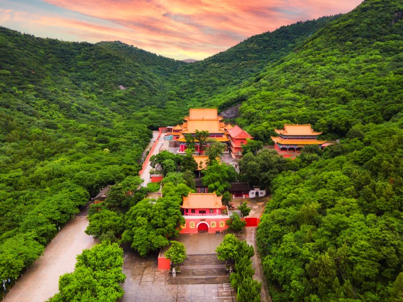 摄图网_501766147_淮北4A风景区相山国家森林公园显通寺（企业商用）.jpg