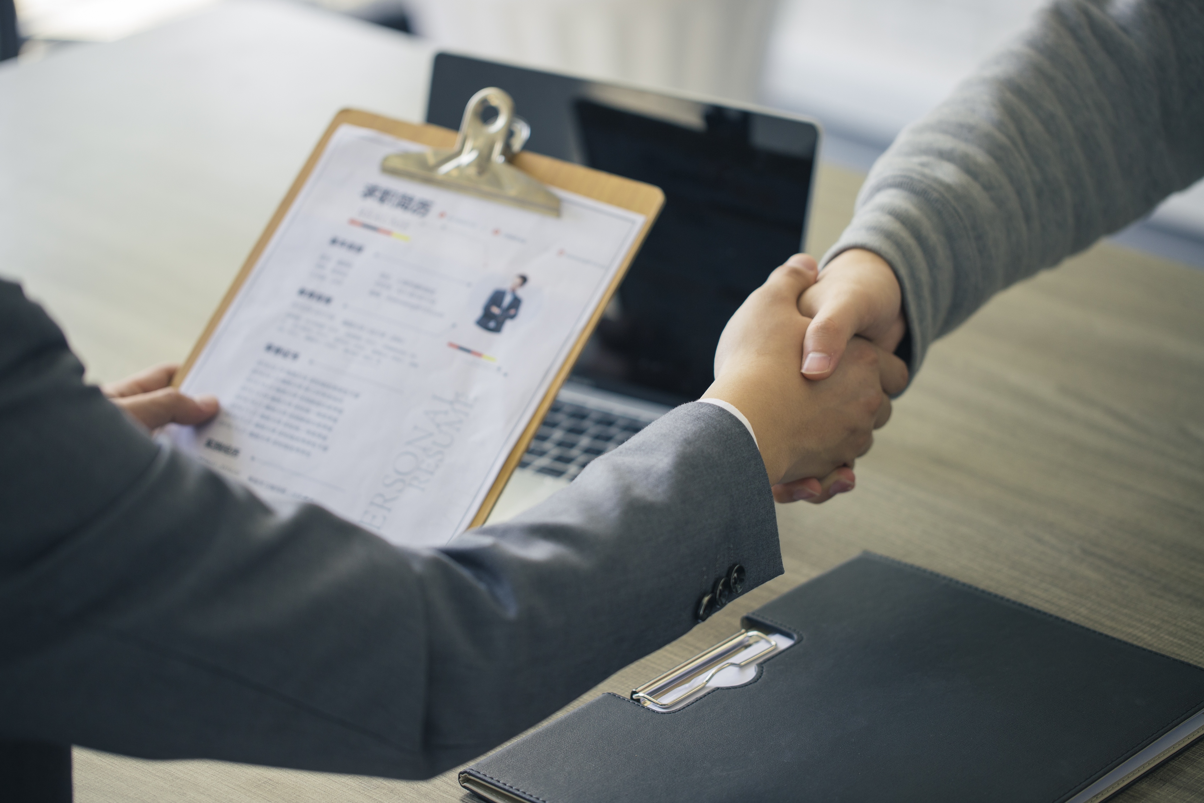 黄美玲辞任朗廷酒店投资秘书 李丽仪接任