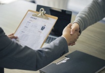 黄美玲辞任朗廷酒店投资秘书 李丽仪接任