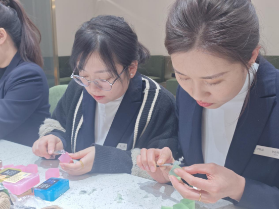 3月-佳木斯君瑞万达锦华酒店-员工三八妇女节手工精油皂体验活动259.png