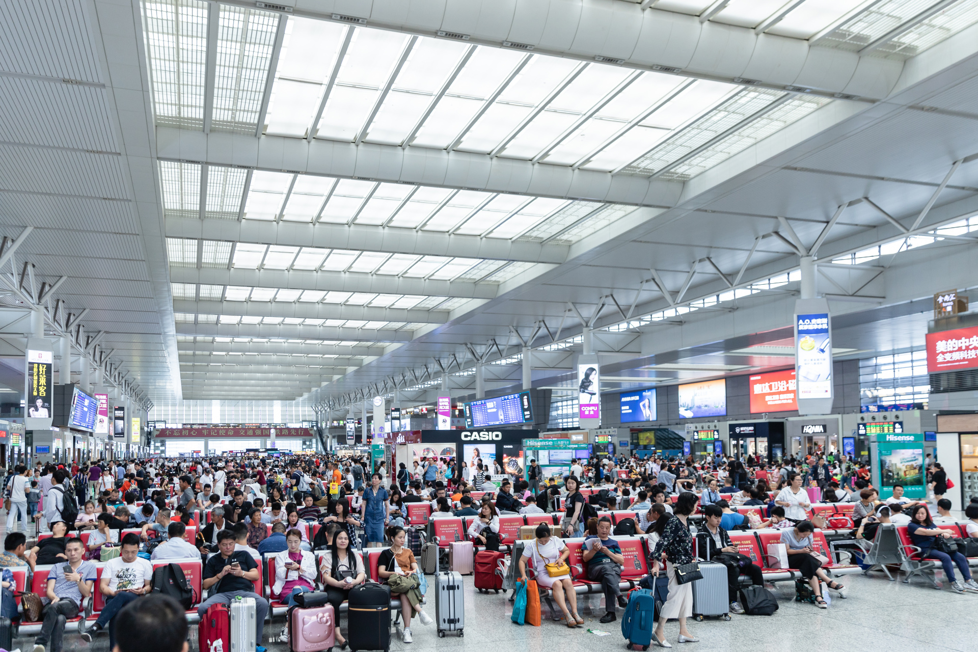 国铁济南局：暑运预计发送旅客4950万人次