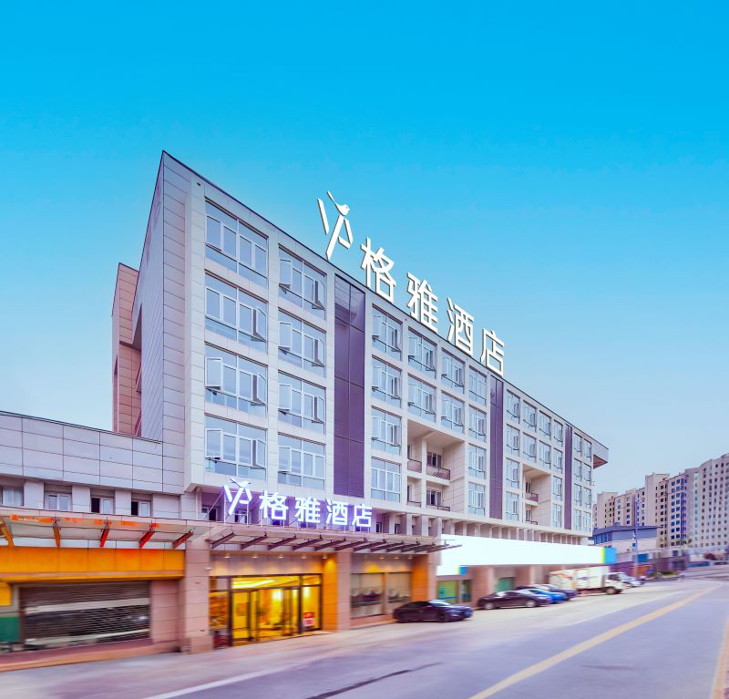 烟花三月下扬州，栖于湖畔好个春