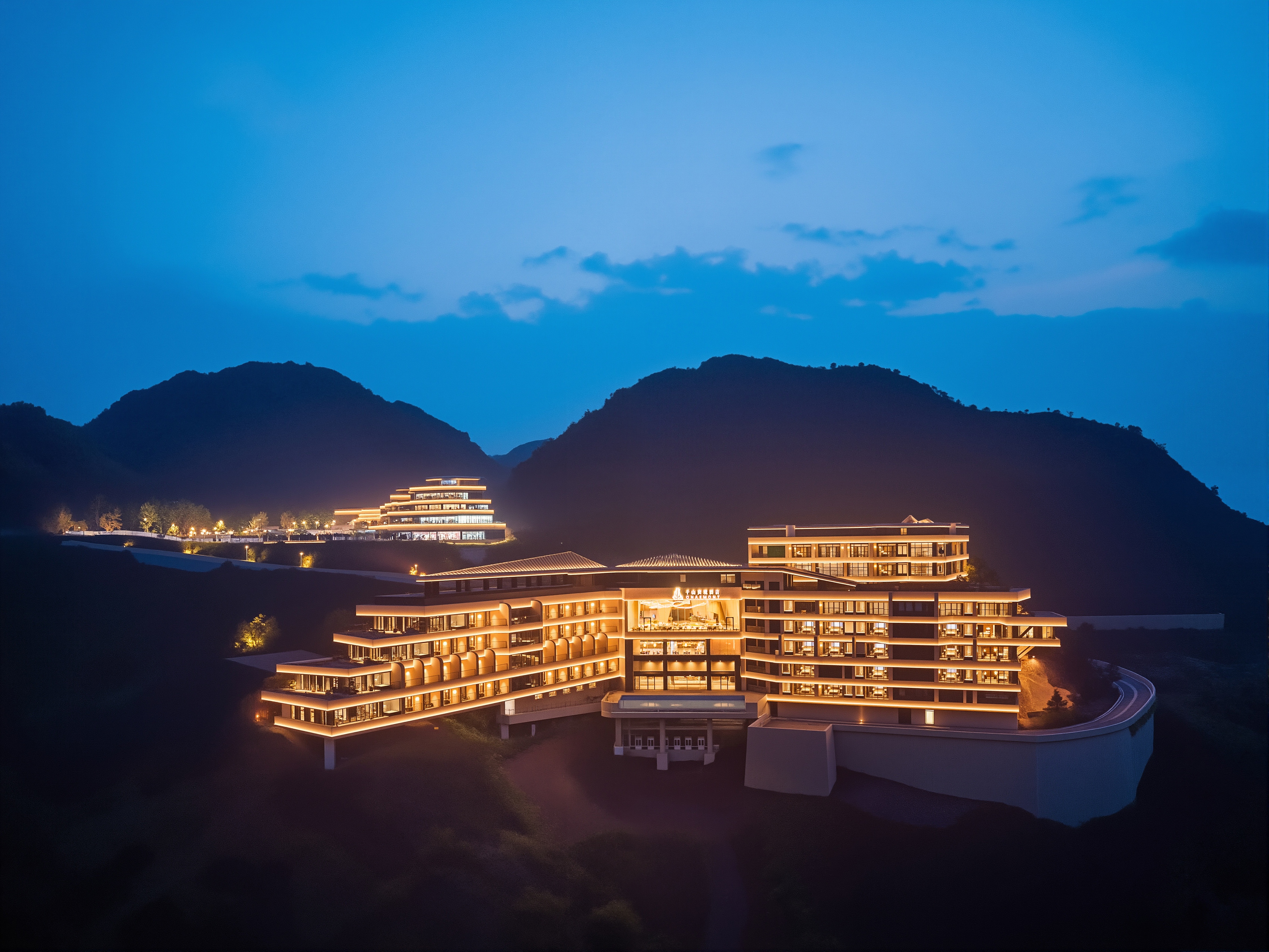 一座桥能养出一方目的地吗？千山奕境首店拿出全新样本
