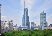 存量博弈论：高端酒店如何通过“换牌改造”重塑资产护城河?