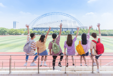 首旅如家这张“青春卡”，大学生直呼比学生证还好用！
