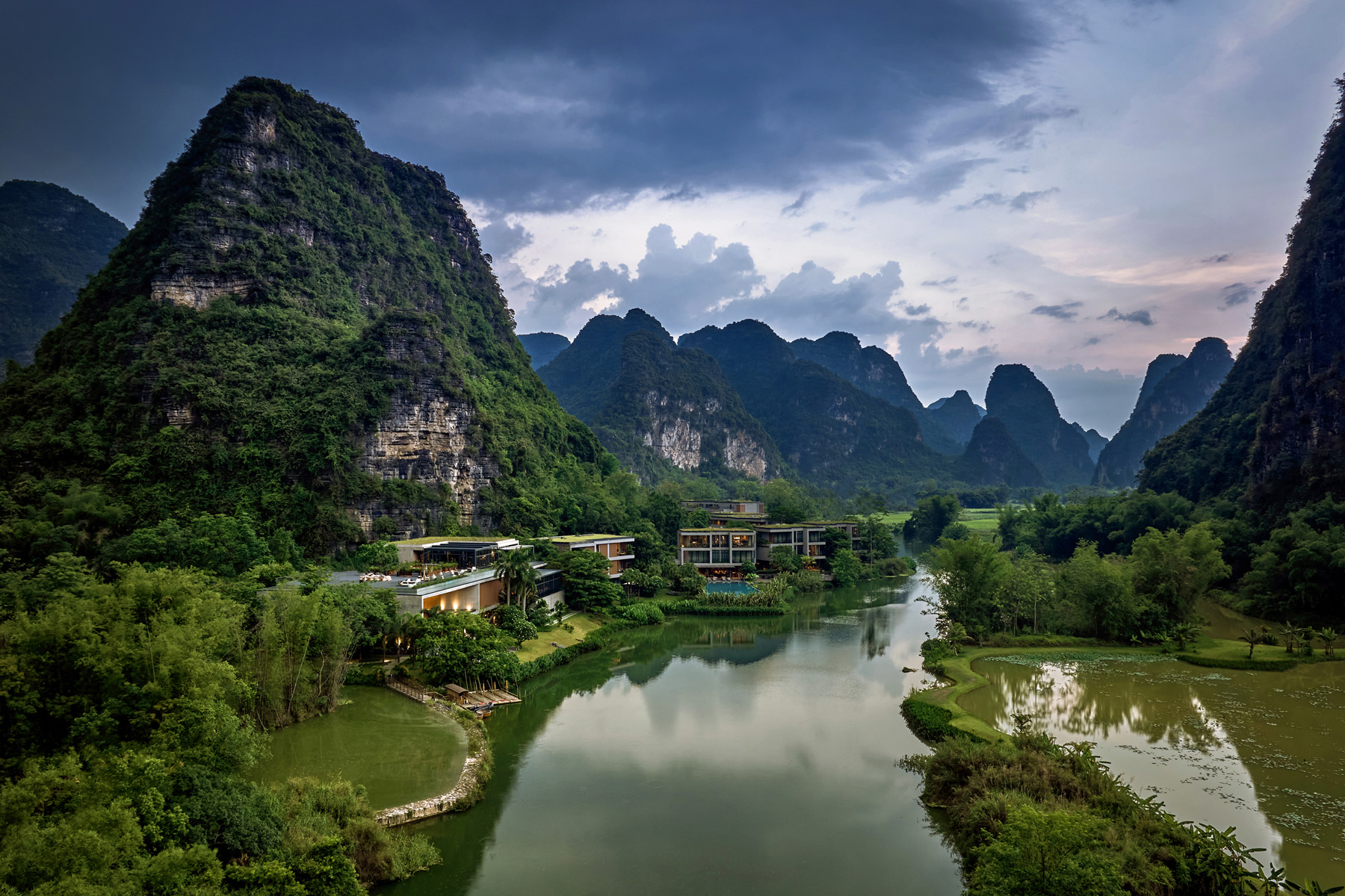 广西崇左秘境丽世度假村.jpg