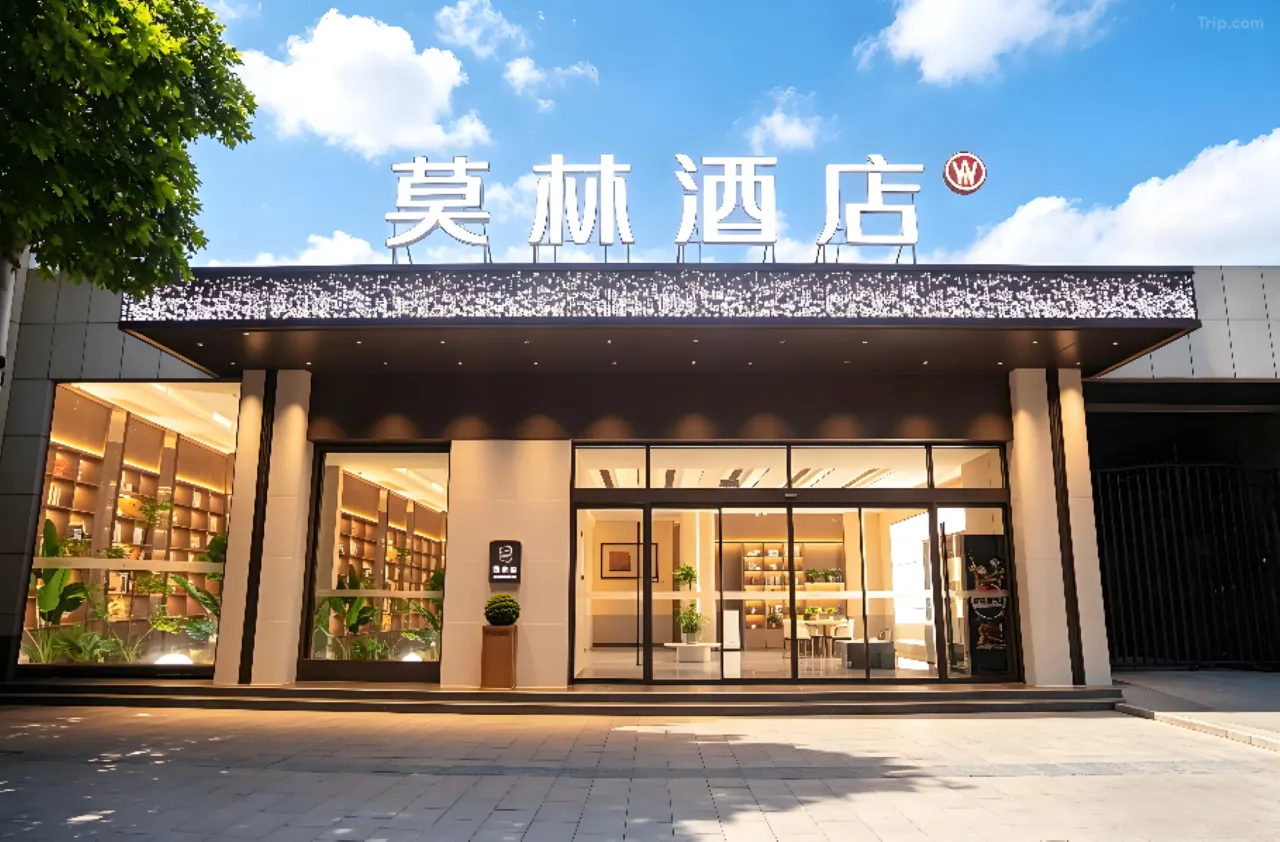 三线中端酒店告别“低价陷阱”：莫林酒店商丘店暑期RevPAR破300元，98%入住率背后的“枢纽+商圈”方法论
