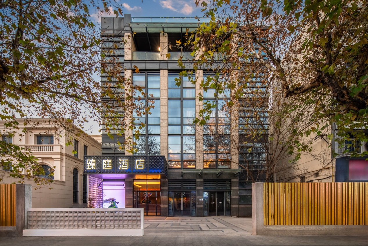 深耕城市城市绿洲·轻疗愈核心，臻庭酒店护颈记忆枕解锁全场景深睡体验