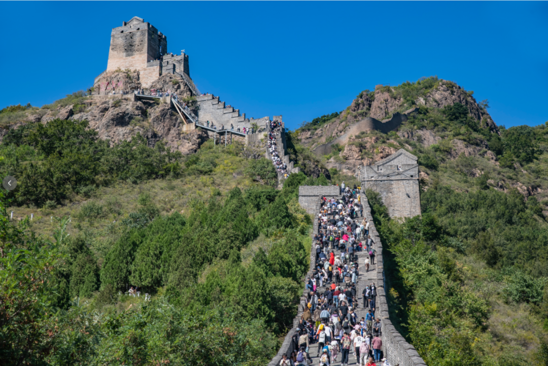 人气爆棚，欢度华诞！国庆山海关景区，山海盛景满城欢！