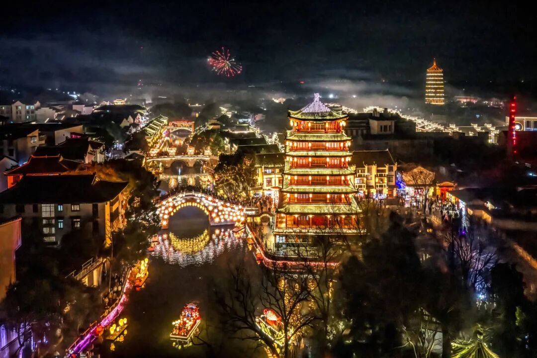 流量来了留不住？这座2500年古镇把爆款做成了全年生意