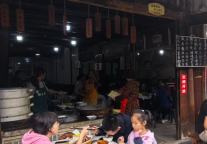安仁古镇景区上演“机器总动员”，文旅新体验让游客直呼“步步有惊喜”！