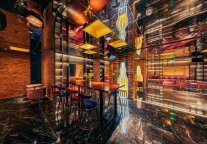 酒店里的家庭影院，正在成为年轻人的“社交暗房”