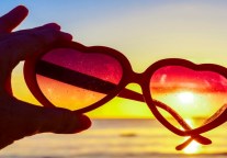 千禧一代和Z世代消费者：旅游选择的是体验而非“东西”