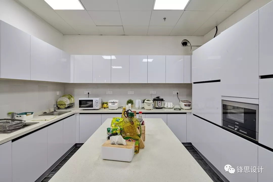 湾流国际青年社区呼兰路店社交厨房实景