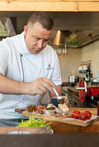 三亚保利瑰丽酒店厨房运营总监贾斯汀 Justin - Director of Culinary Operations of Rosewood S...(2).jpg