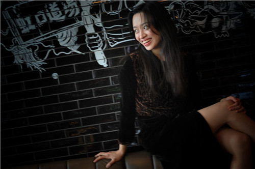 欧悦（Ou Yue）在W酒店餐厅手绘墙（肖可霄摄）.jpg