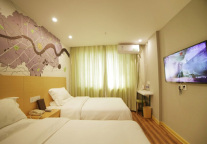 小城胶州里的绿色青皮树