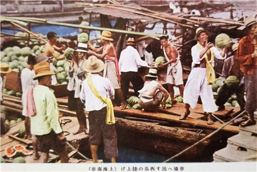 旧上海十六铺的码头区工人.jpg