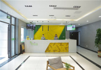 青皮树胶州郑州东路商业中心店，城市中的一座绿岛