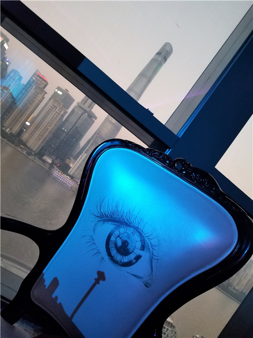 “河水幽幽的眼睛”（肖可霄摄于瑞酷餐厅）.jpg