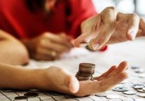 日本消费税将上调至10% 