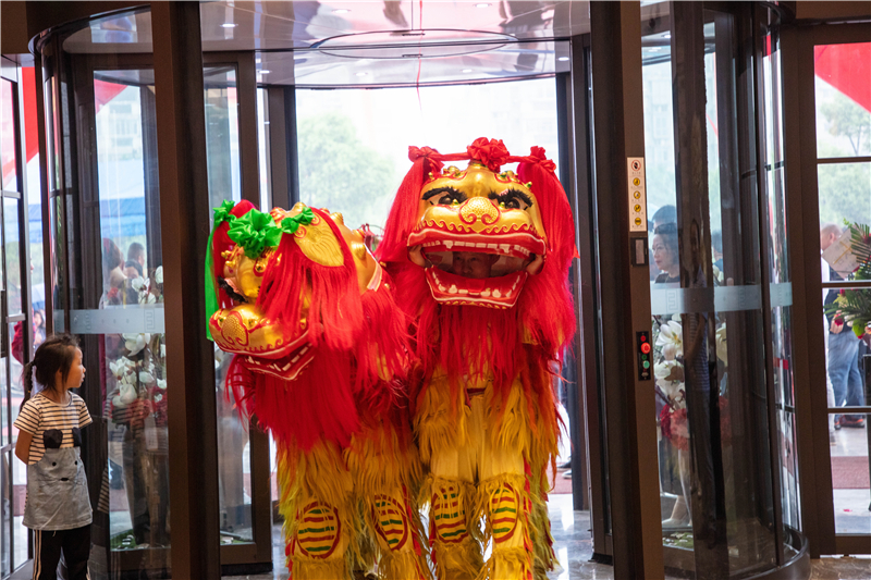 图1：江西新余怡程酒店开业庆典_wps图片.jpg