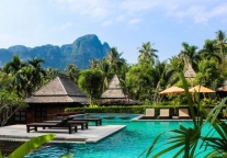 滴滴、京东、携程，当线上流量巨头都开始干酒店的时候……