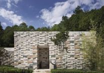 隈研吾在云南打造的石头温泉酒店被凯悦收了