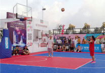 “三分神射”宋何景亮相青岛啤酒节为斯维登打Call