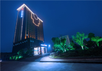 东呈旗下怡程品牌江西首家酒店开业， 《中国好声音》优秀选手现场助力