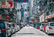 香港零售总额两年来首次下滑 大陆游客消费更谨慎了