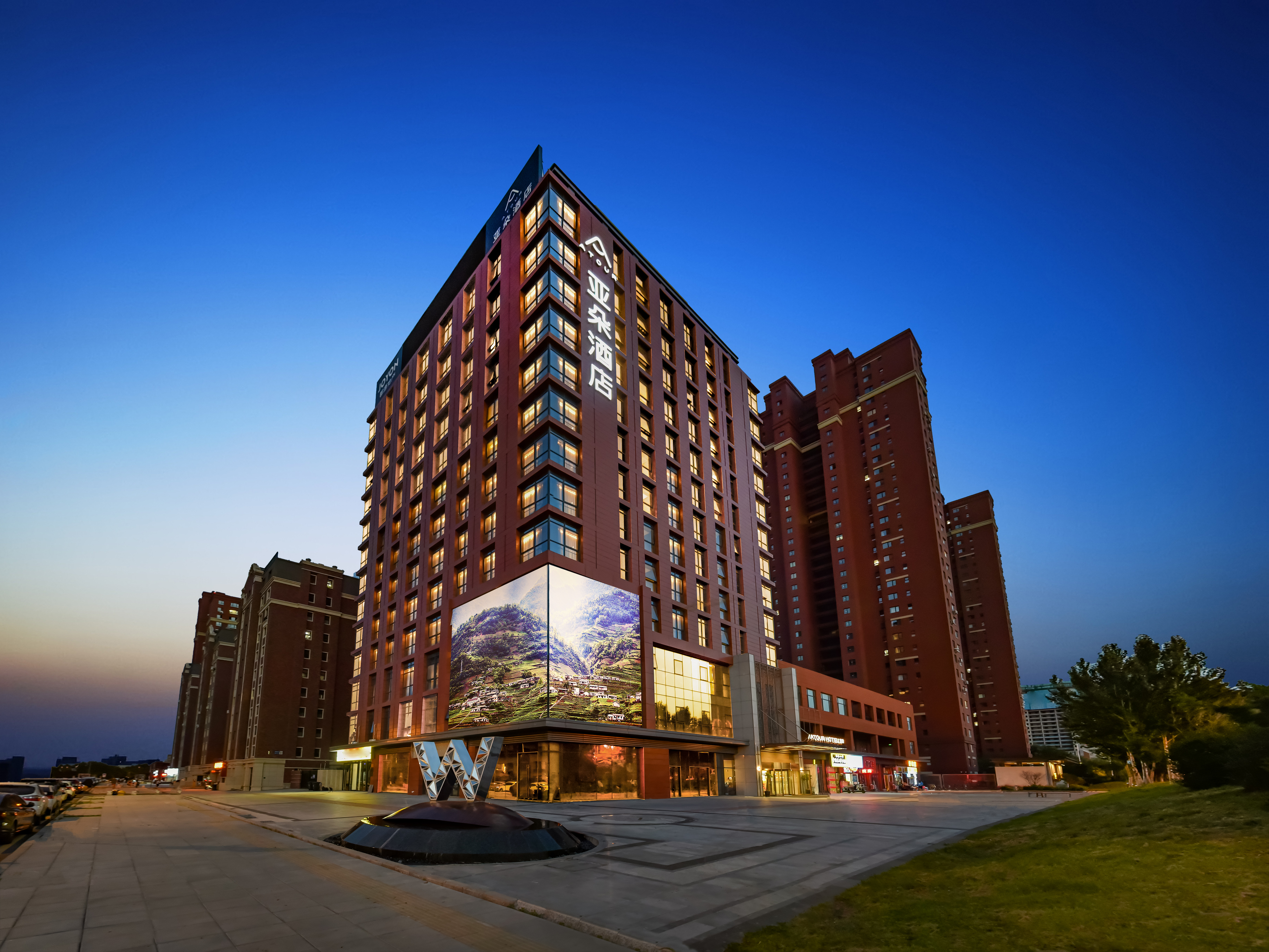 沈阳南站市政府亚朵酒店
