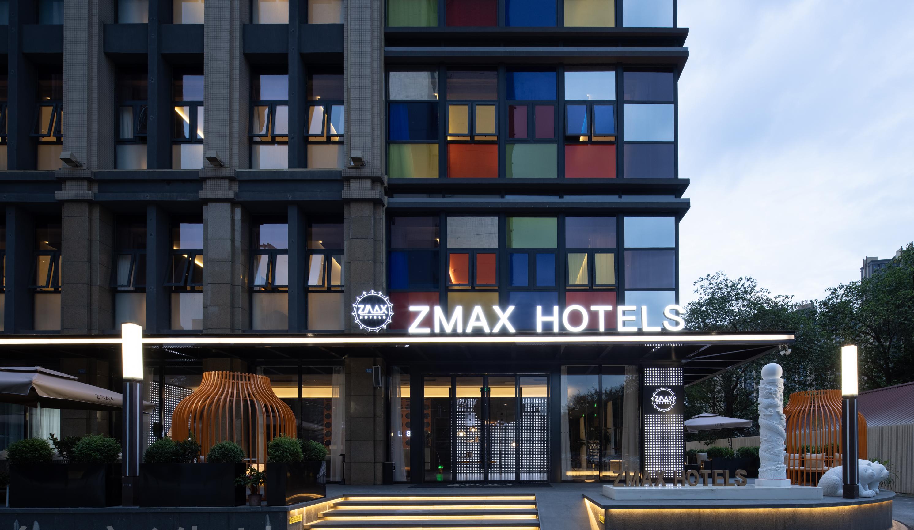 zmax hotels(成都万象城万年场地铁站店)酒店位于成都成华区双福一路