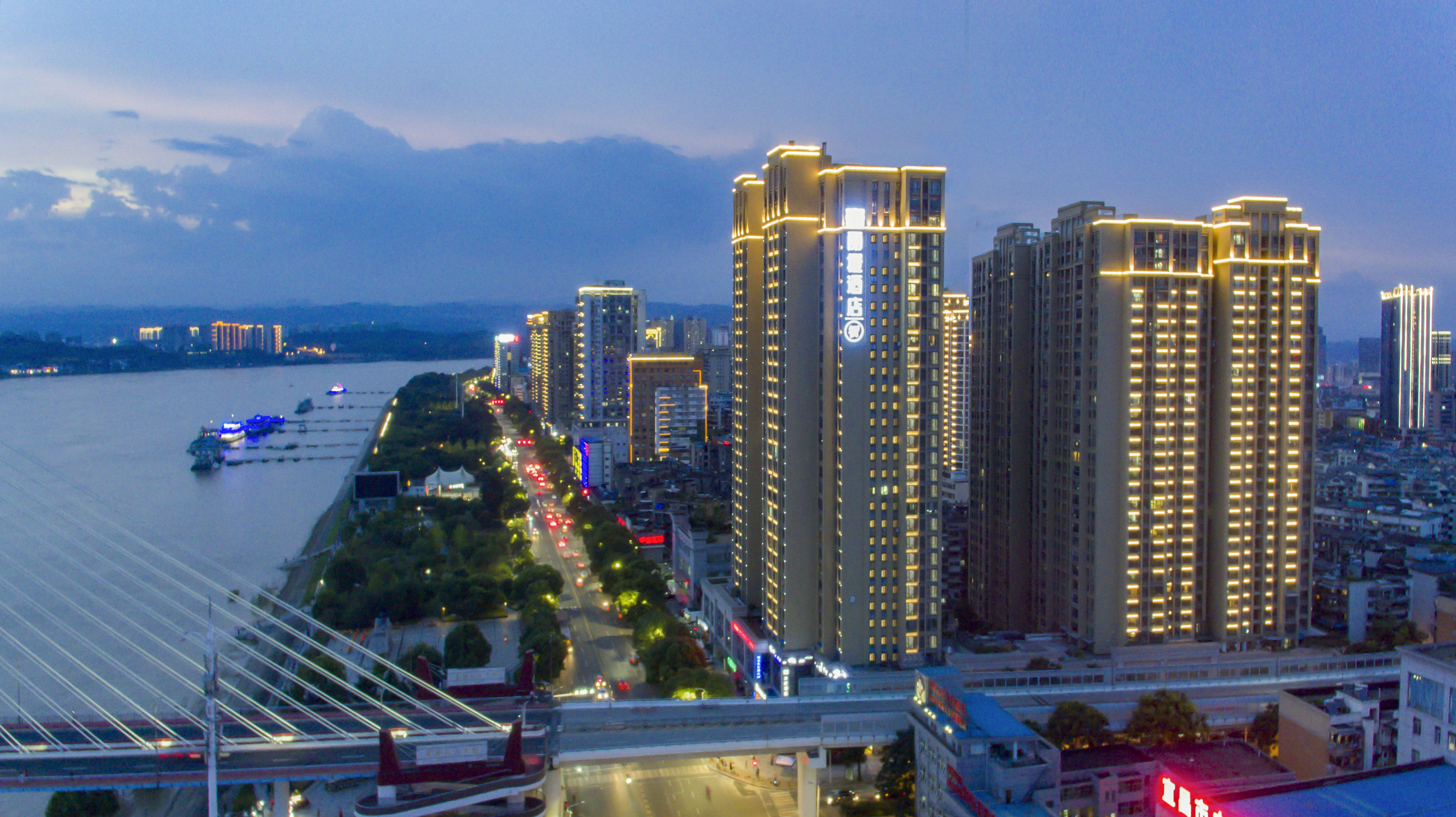 丽橙酒店·智(宜昌三峡游客中心滨江万达店)