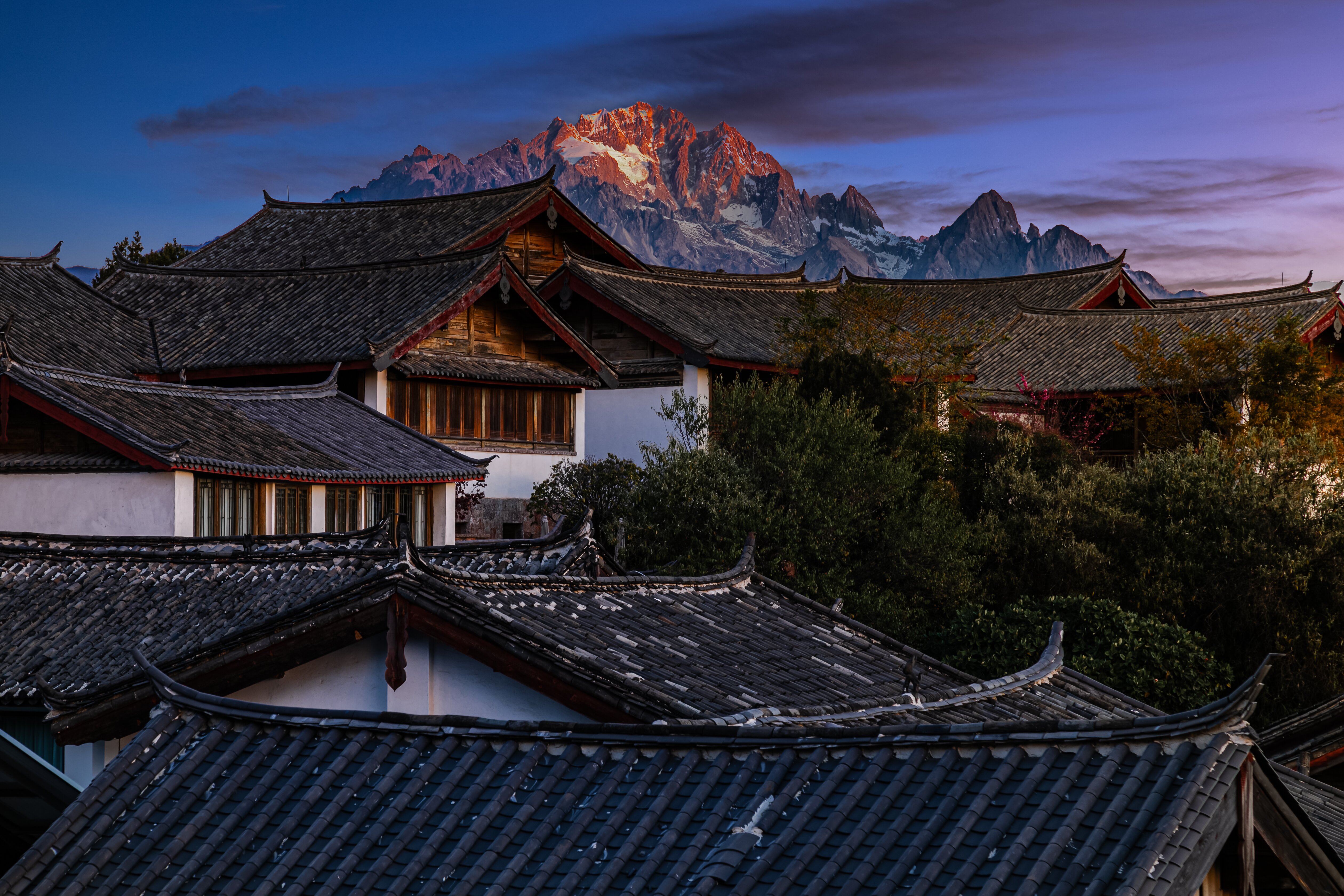 漫庭·日照金山观雪山全景美宿(丽江古城狮子山店)